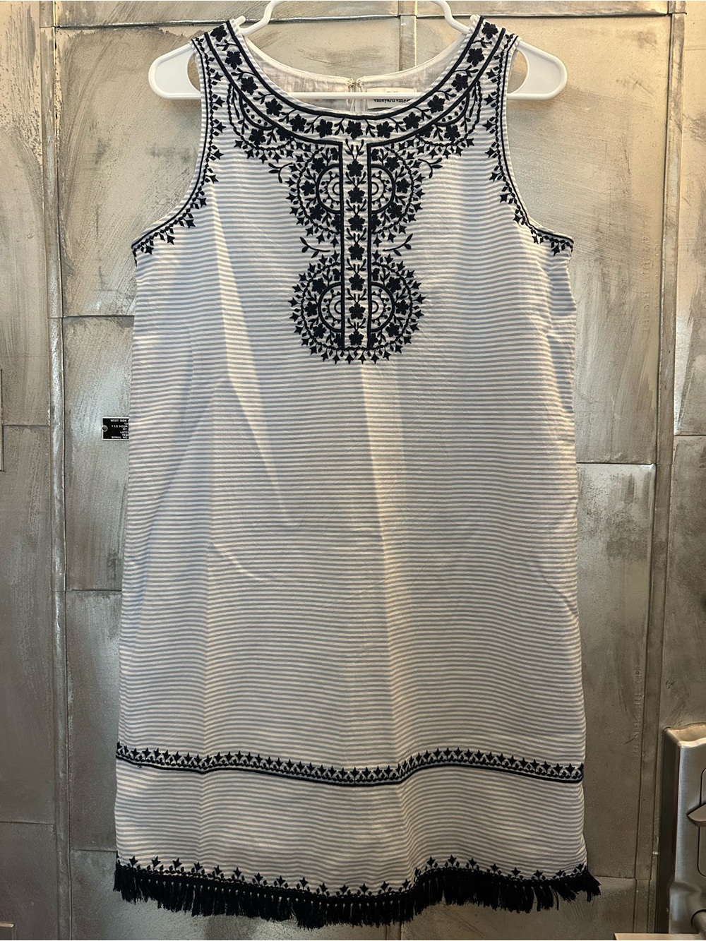 Vineyard Vines White and Navy Embroidered Sleeveless Shift Dress